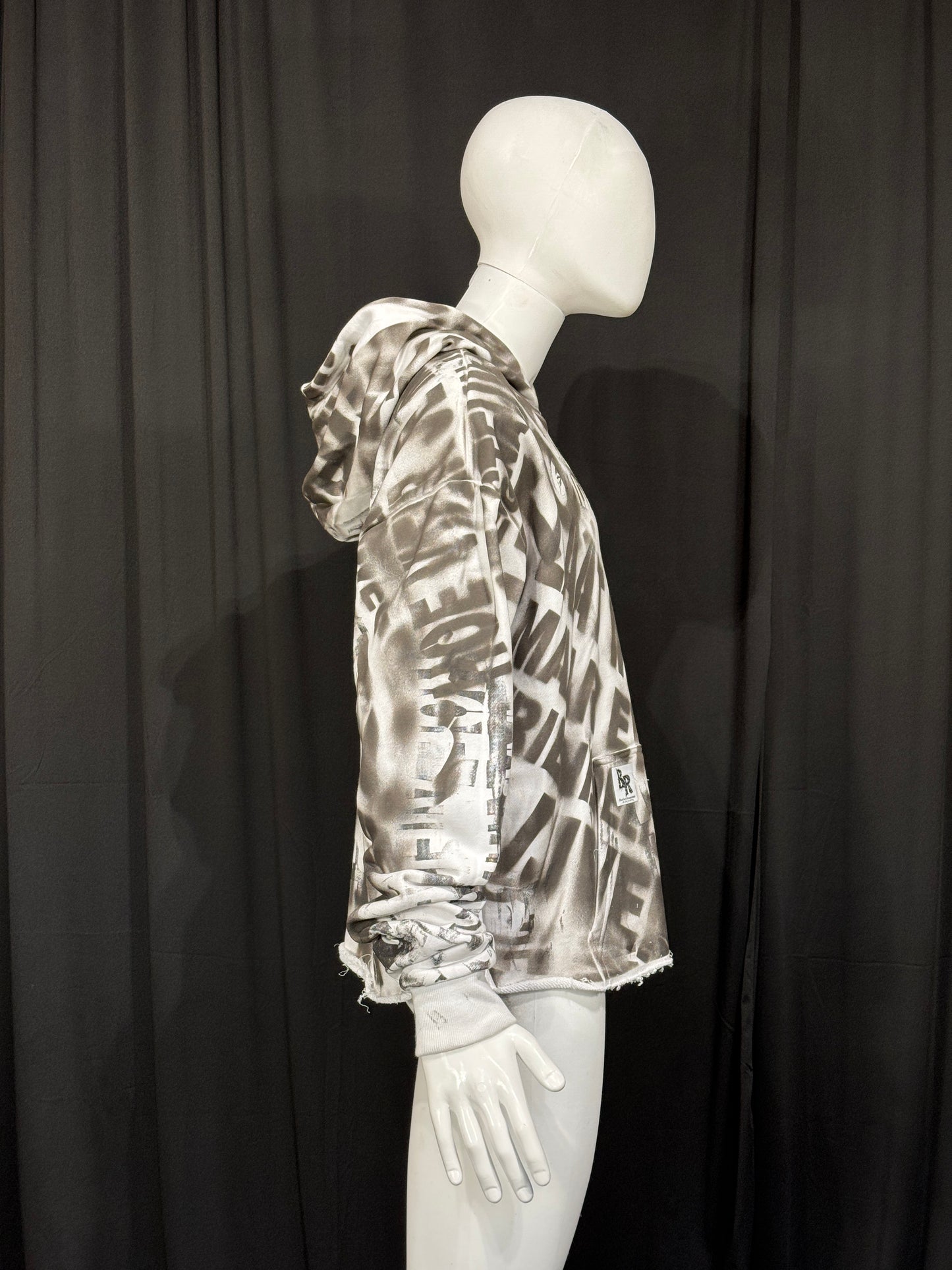 STTMNTS CROPPED BLACK ON WHITE HOODIE