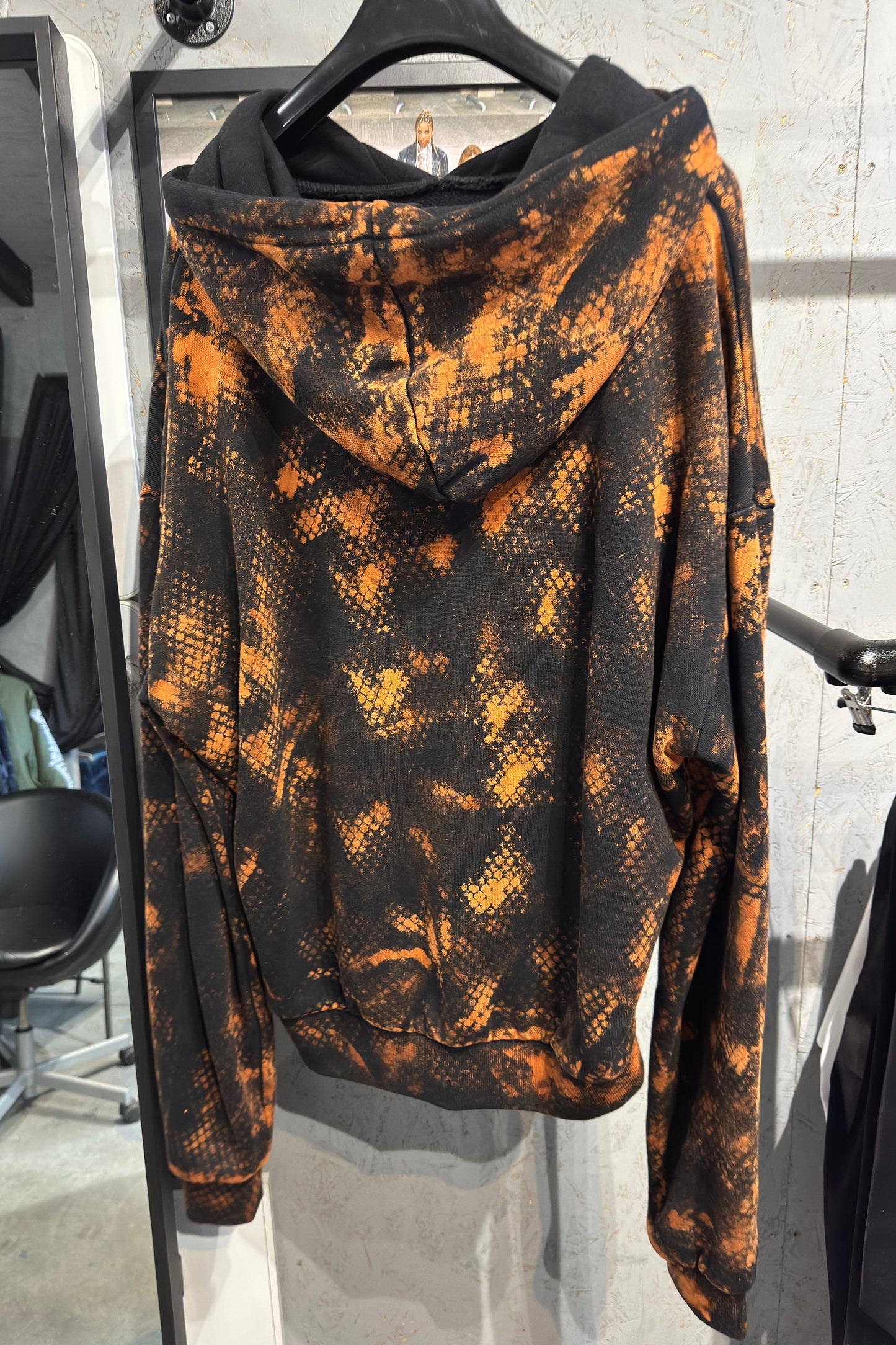 HOODIE SNAKE PATTERN
