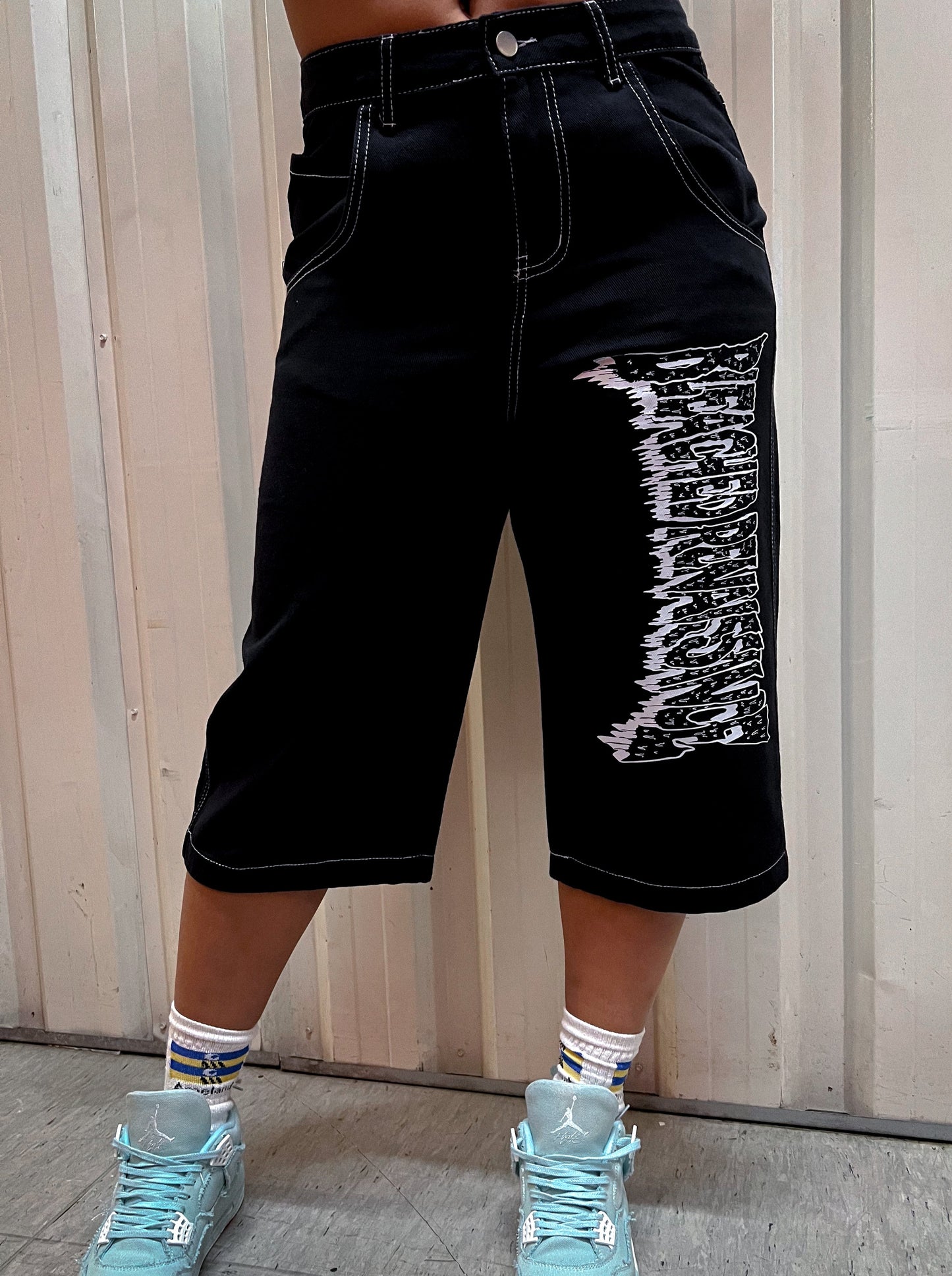 Stretched Logo Capri Shorts (Black)